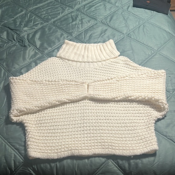 Express turtleneck Sweater - Picture 4 of 4